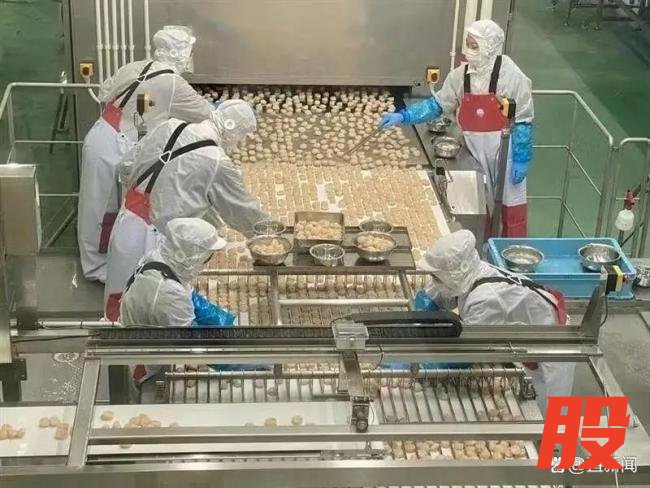 支持率跌跌不休，高市早苗正陷入五重困境
